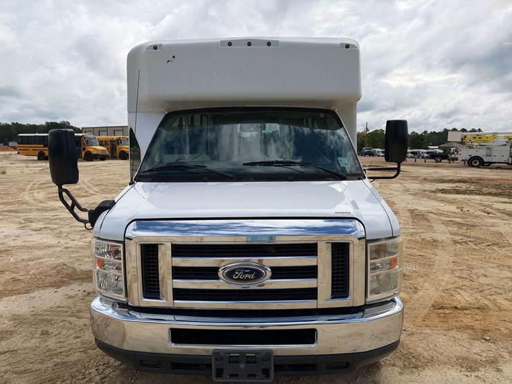 2017-ford-e450-image-5