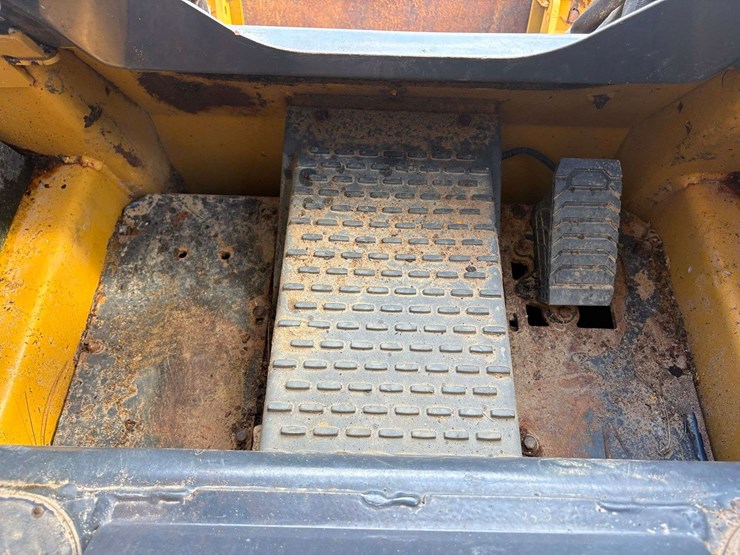 2021-john-deere-318-image-13