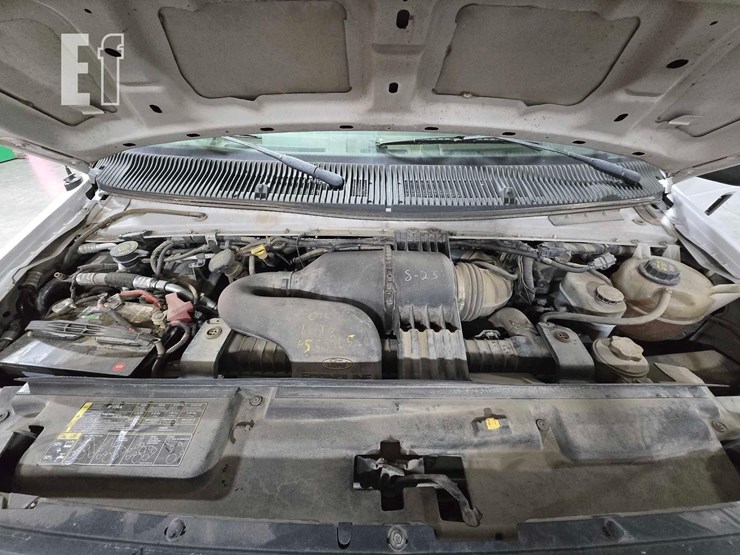 2013-ford-econoline-350-image-16