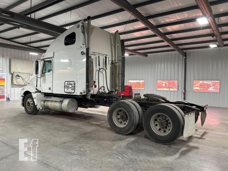 2007-freightliner-columbia-120-image-4