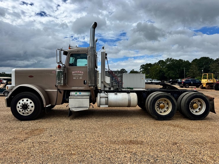 2008-peterbilt-389-image-2