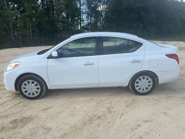 2014-nissan-versa-sv-4dr-sedan---56,707-actual-miles-image-8