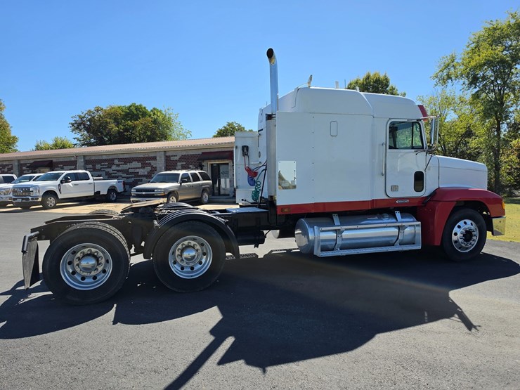 2001-freightliner-fld120-image-13