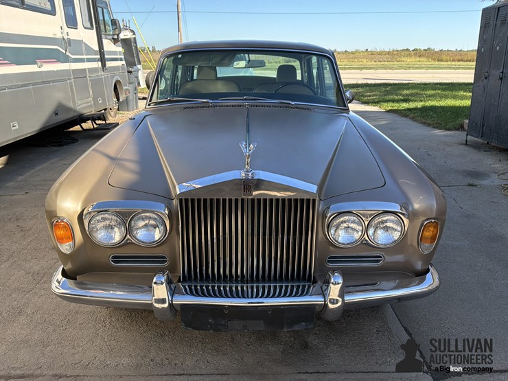 1972-rolls-royce-silver-shadow-4-door-sedan-image-2