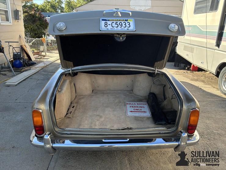 1972-rolls-royce-silver-shadow-4-door-sedan-image-11