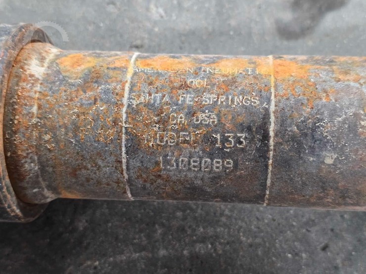 apt-133-pneumatic-rivet-buster-image-2