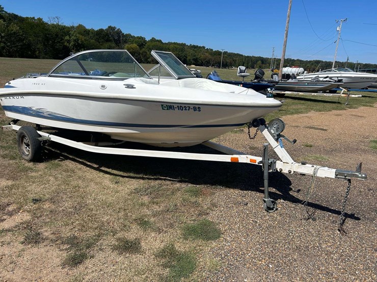 2006-maxum-1800mx-ski-boat-w/trailer-image-2