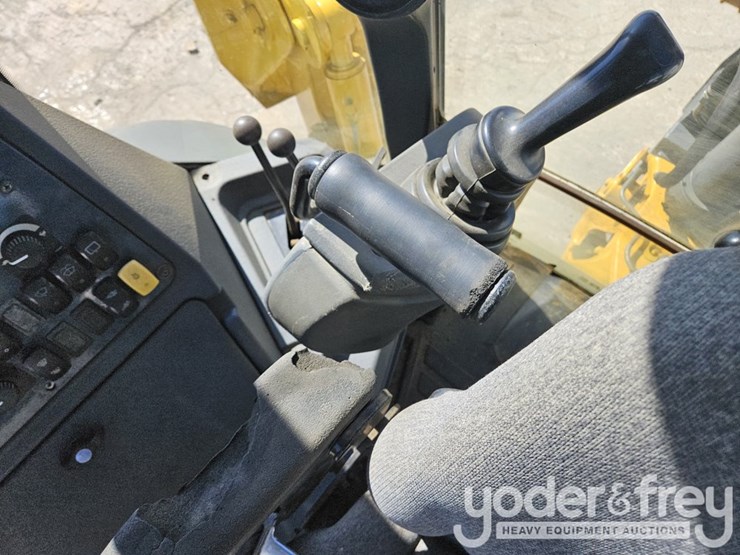 2013-deere-310k-image-43