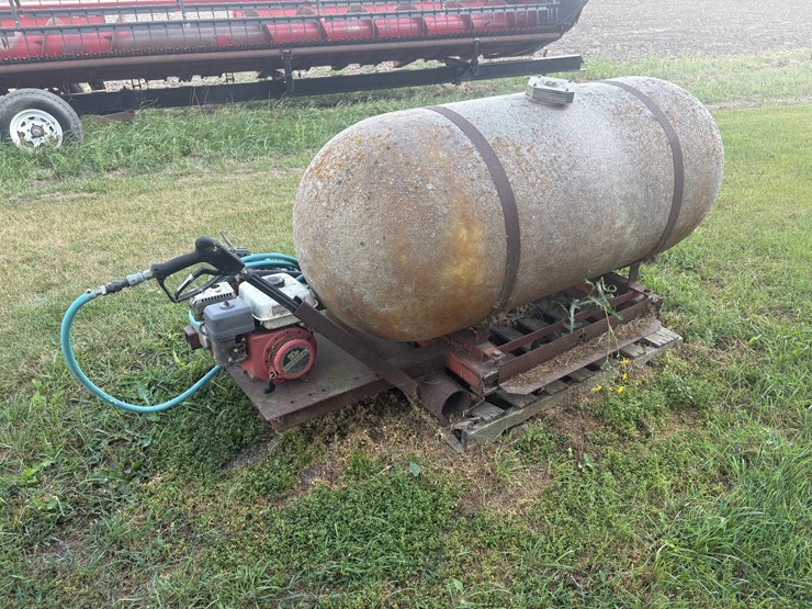 3-pt-water-tank-with-pump-and-honda-engine-to-put-out-grass-fires.-works-great-for-burning-ditches.-can-be-used-in-pickup-box.-image-4