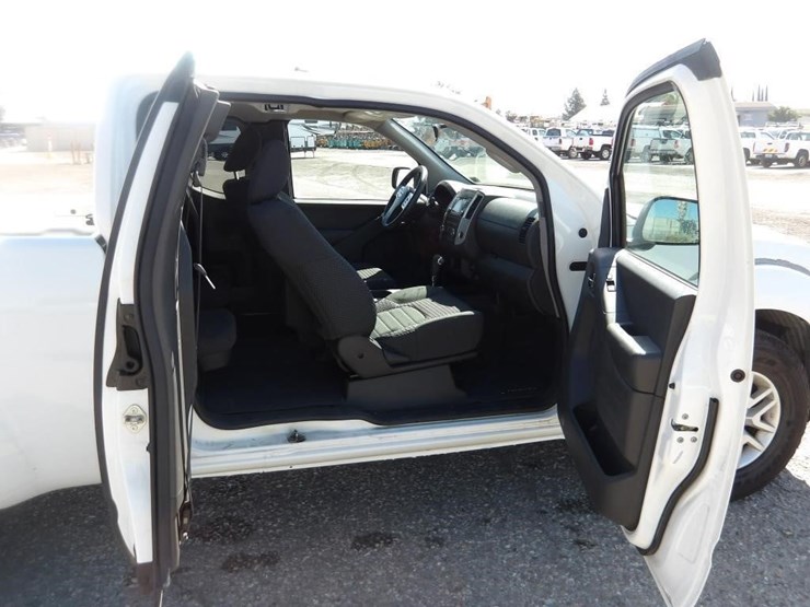 2018-nissan-frontier-sv-image-11