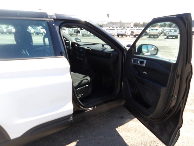 2020-ford-explorer-image-8