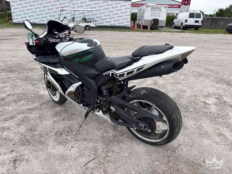 2006-yamaha-yzf-r1-motorcycle-image-4