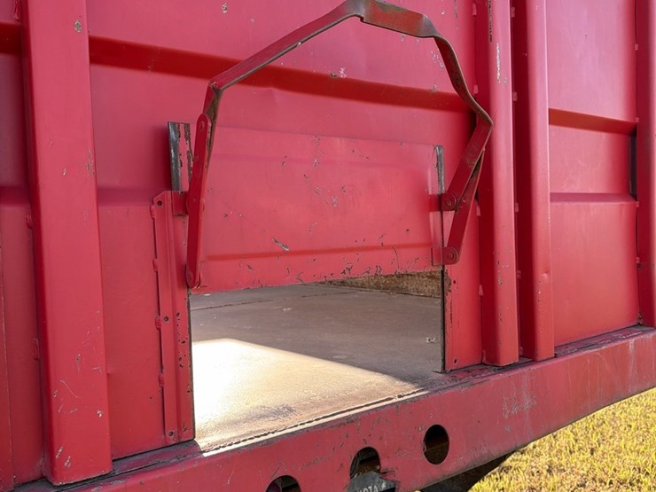 1975-single-axle-366-4+2,-box-&-hoist,-starts,-runs,-operates-as-it-should-image-19