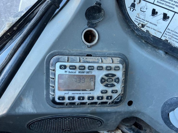 2016-bobcat-t750-image-22