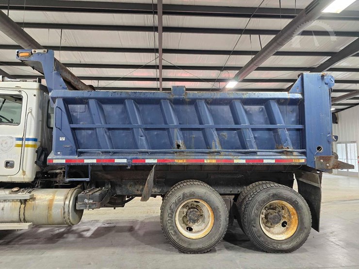 2005-mack-granite-cv713-image-16