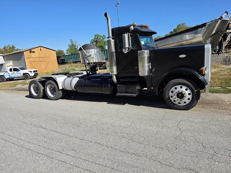 1999-peterbilt-379-image-21