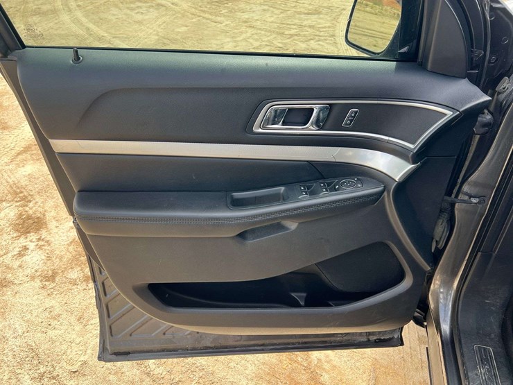 2016-ford-explorer-image-9