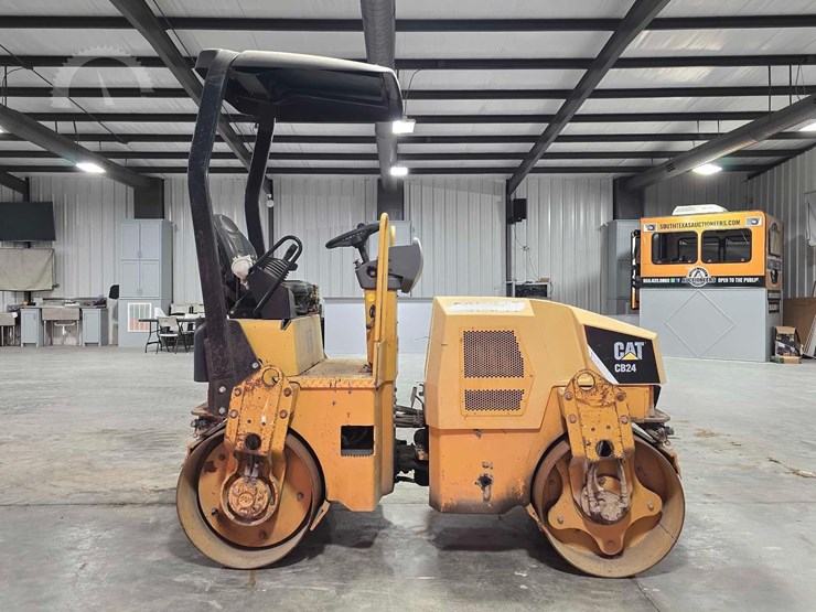 caterpillar-cb24b-image-6
