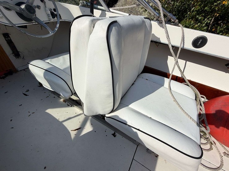 bertram-20-moppie-powerboat-w/trailer-"island-girl"-image-35