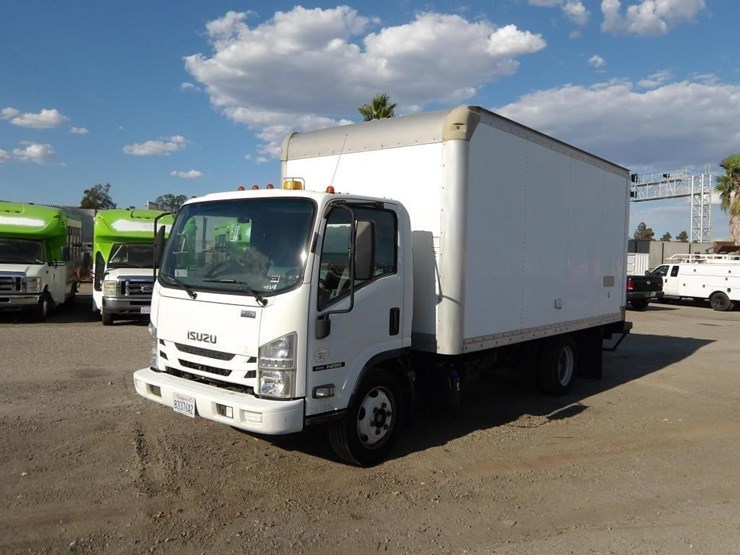 2016-isuzu-npr-image-1