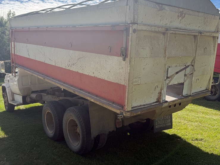 1973-tag-tandem-366-5+2,-motor-has-very-low-miles,-good-power,-roll-tarp,-truck-runs-and-operates-good-image-3