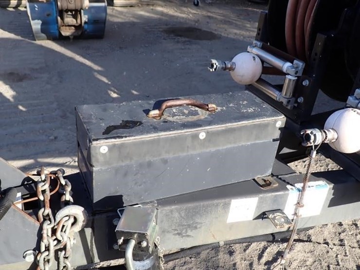 2012-doosan-p260-towable-air-compressor-image-8