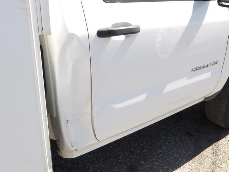 2015-chevrolet-2500hd-image-9