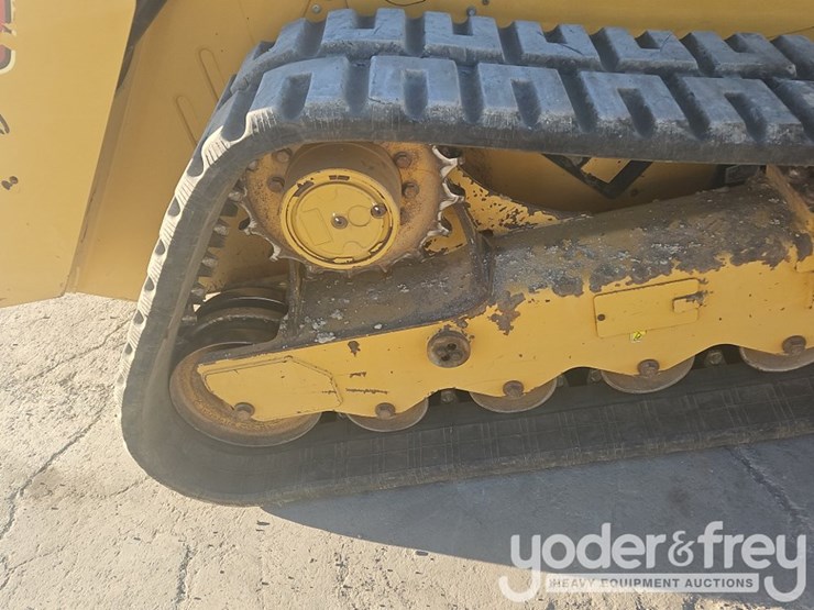 2021-caterpillar-299d3-image-21