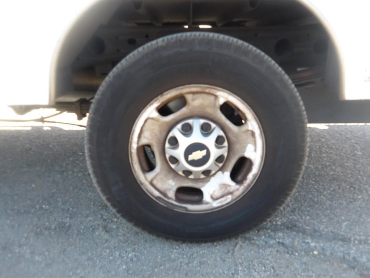 2013-chevrolet-2500-image-6