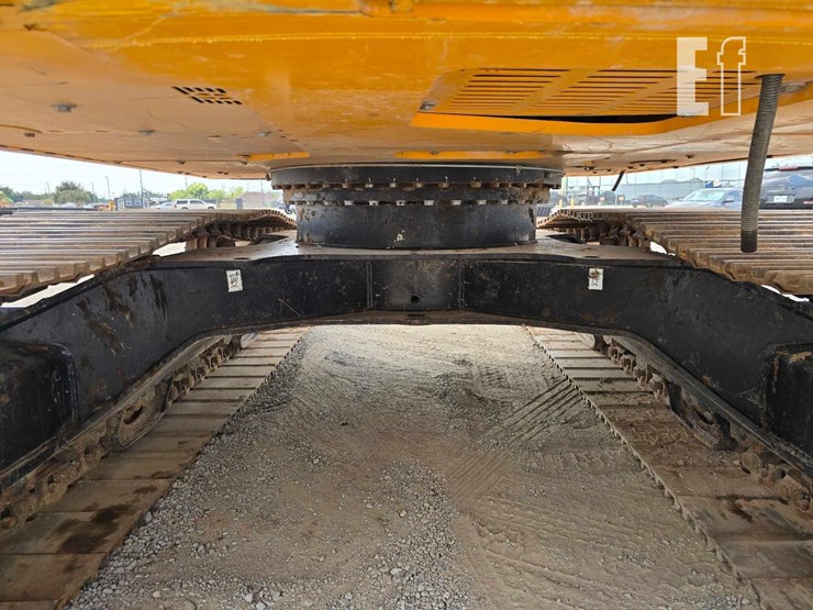 2023-jcb-220x-lc-image-25