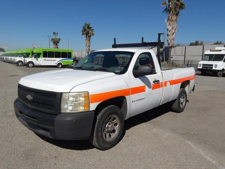 2009-chevrolet-silverado-pickup-truck-image-1