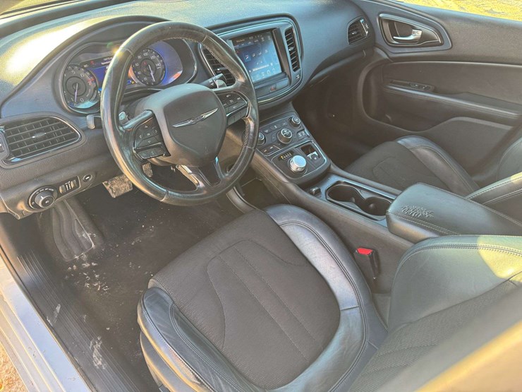 2015-chrysler-200s-4dr-awd-sedan---133,772-miles-image-11