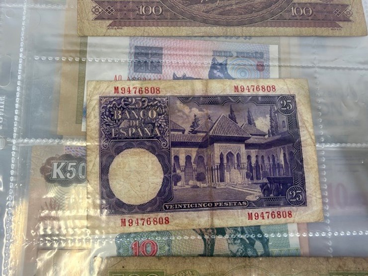 #40311-•-foreign-currency-bank-notes-image-45