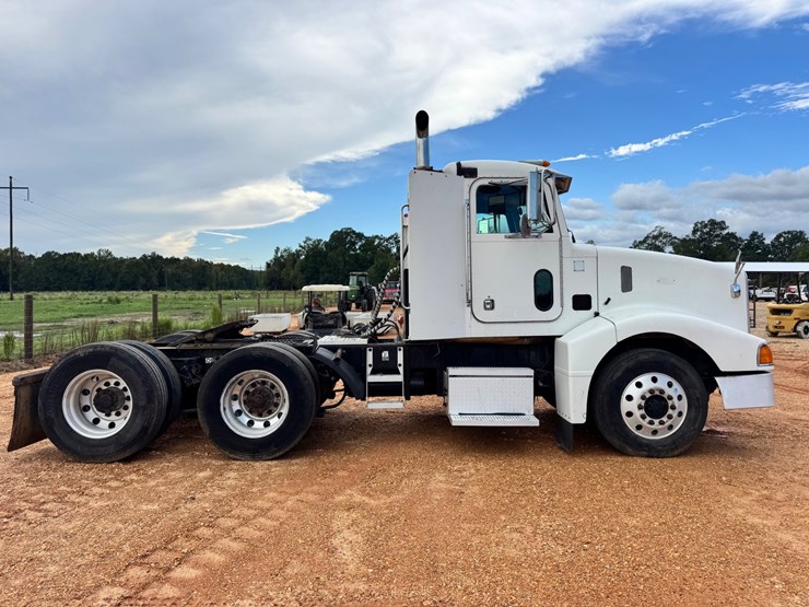 2001-peterbilt-385-image-6