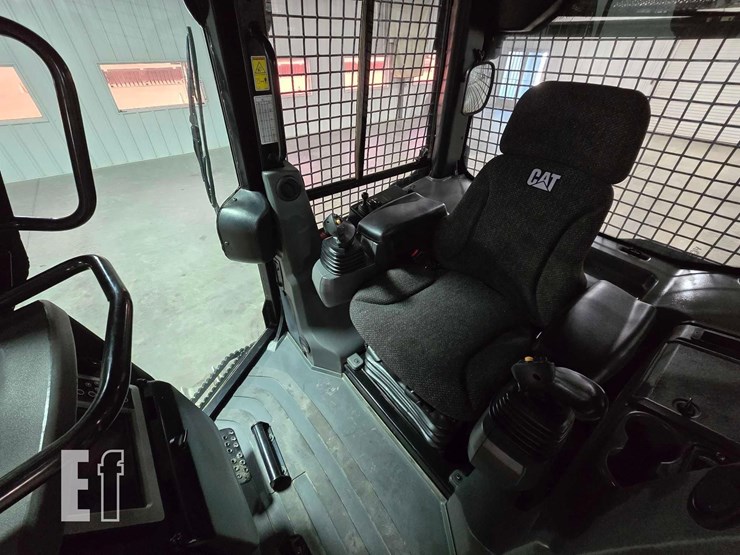 2020-caterpillar-d3k2-xl-image-17