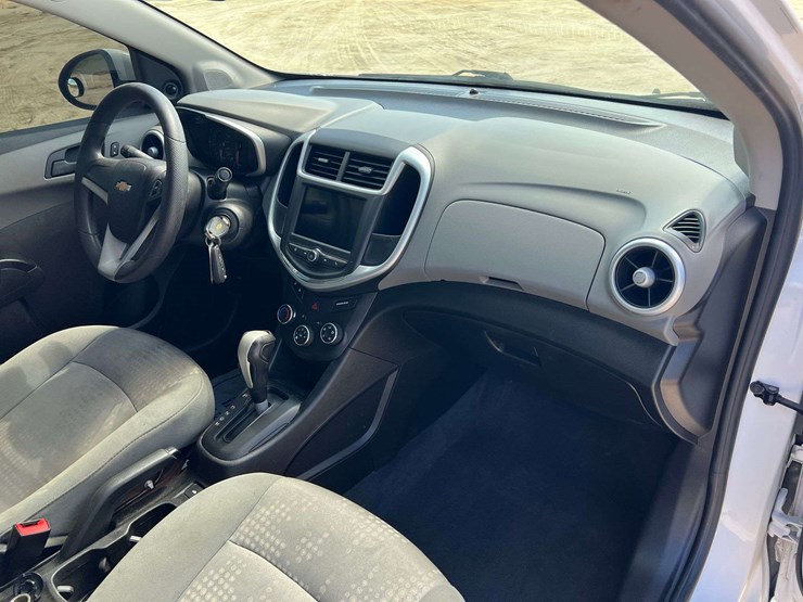 2019-chevrolet-sonic-4-door-sedan-(117,687-miles)-image-18