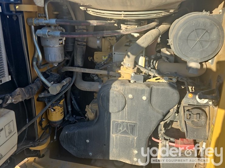 2021-caterpillar-299d3-image-26
