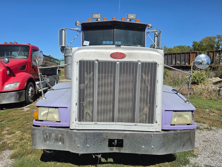 1996-peterbilt-377-image-18