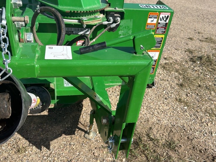 frontier-model-sb1174-like-absolutely-brand-new-3-point-snow-blower,-hydraulic-chute,-john-deere-jiffy-hitch,-none-nicer,-check-photos-image-35