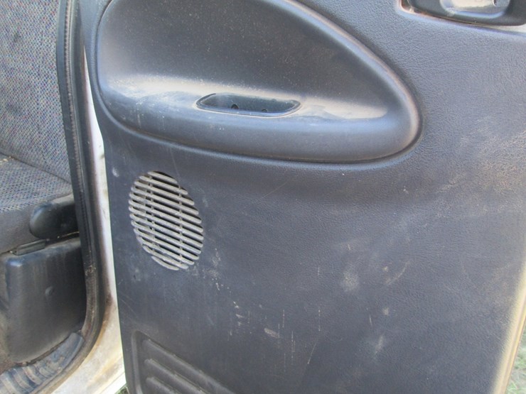 2001-dodge-3500-image-24