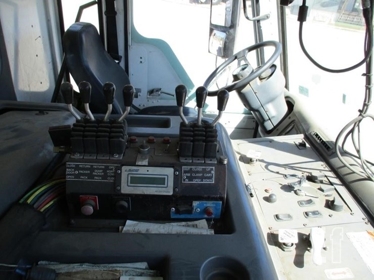 2005-freightliner-condor-image-8