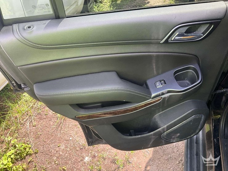 2018-chevrolet-tahoe-image-21