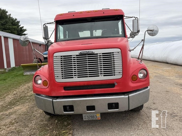 2000-freightliner-fl112-image-2
