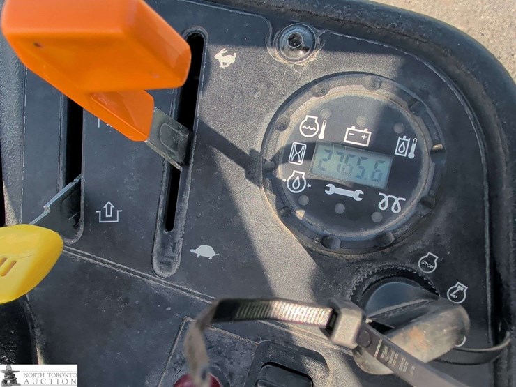 2015-john-deere-2500-image-19