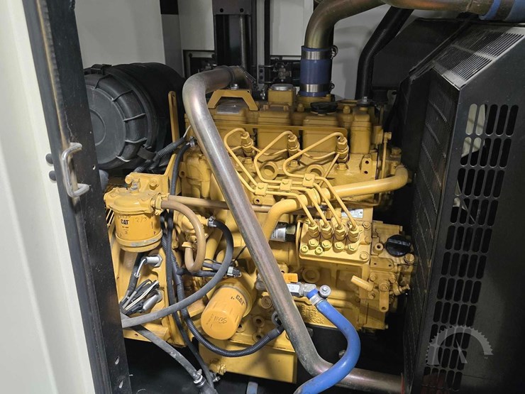 2015-caterpillar-xq30-8-image-14