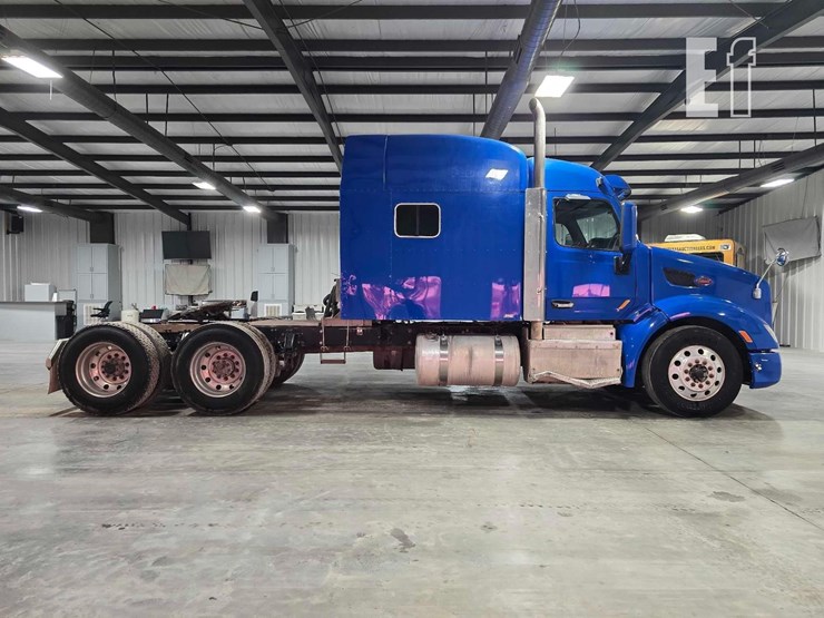 2017-peterbilt-579-image-6