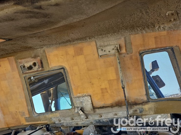 2014-caterpillar-tl1055c-image-12
