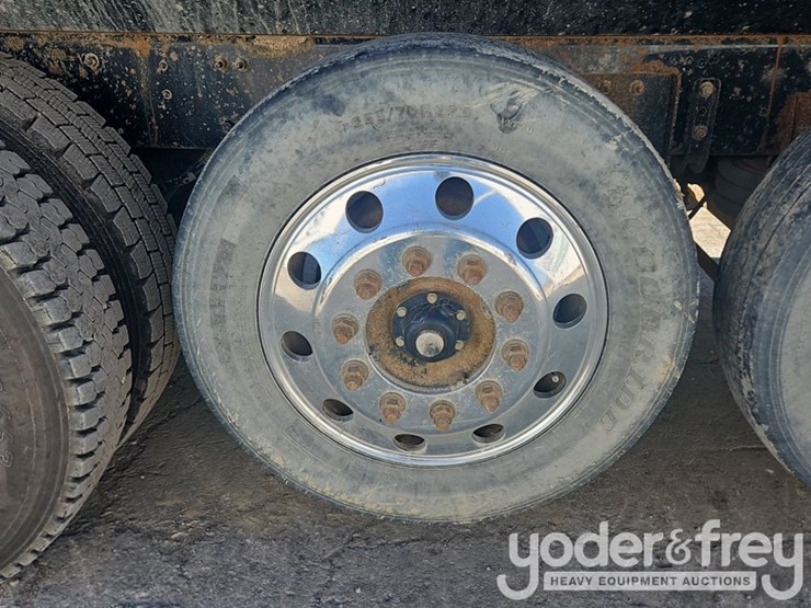 2019-freightliner-122sd-image-18