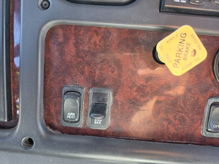 2007-freightliner-m2-106-image-56