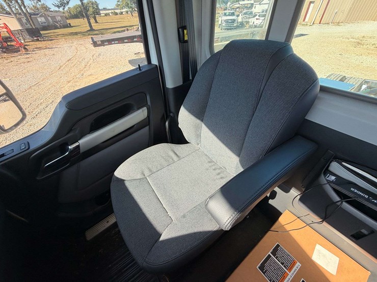 2024-kenworth-t880-image-49